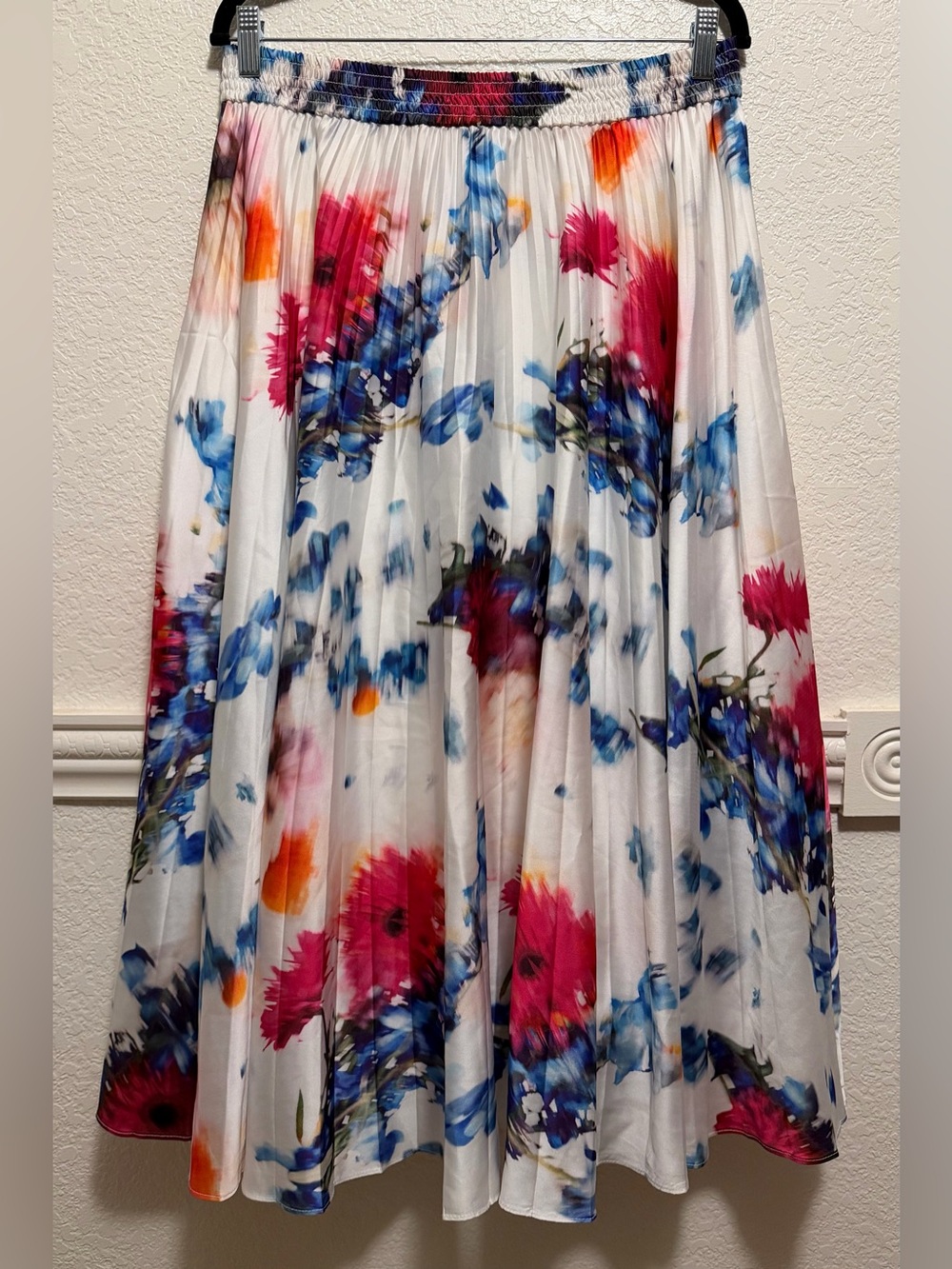 Club Monaco Boho Chic Watercolor Floral Pleated Midi Skirt | White Multicolor - Picture 4 of 5